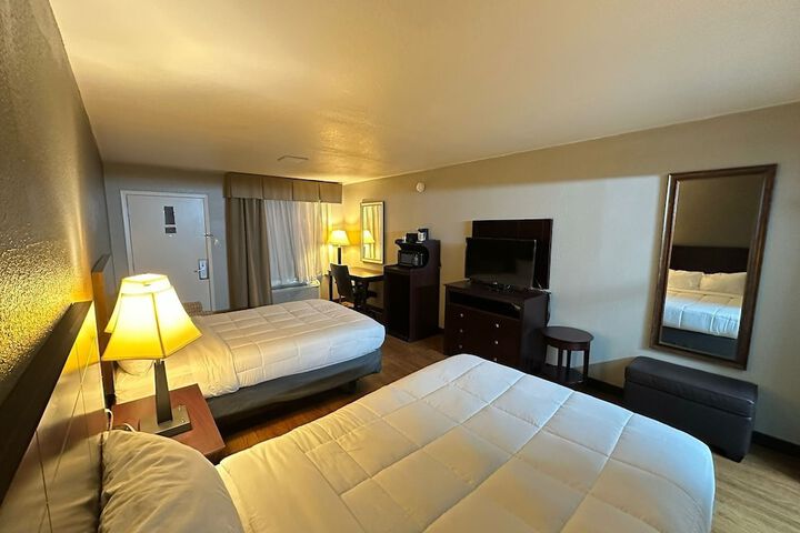 Room 8 of 11