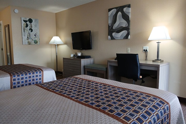 Room 25 of 40