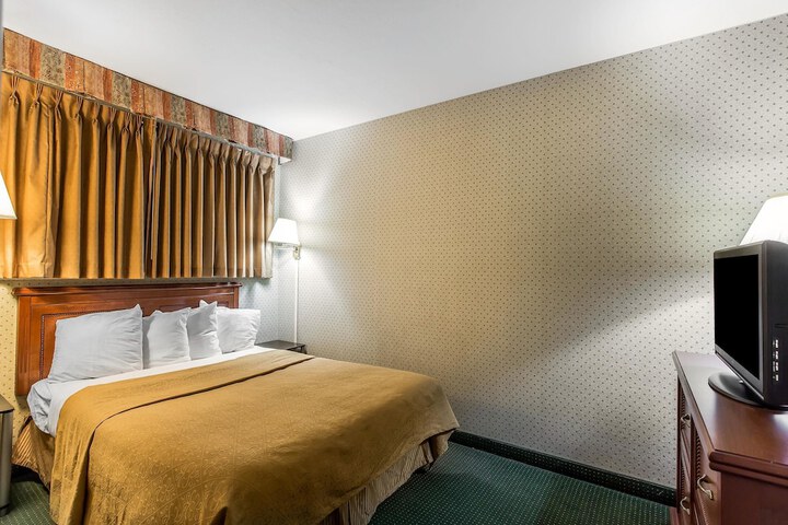 Room 27 of 39