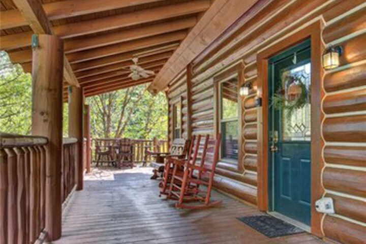 Longwalker Lodge 3 Bedrooms, Hot Tub, Game Room, Sleeps 9