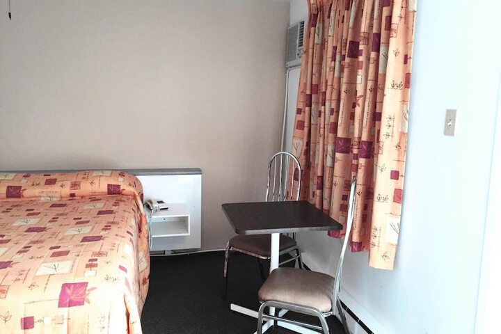 Room 13 of 36