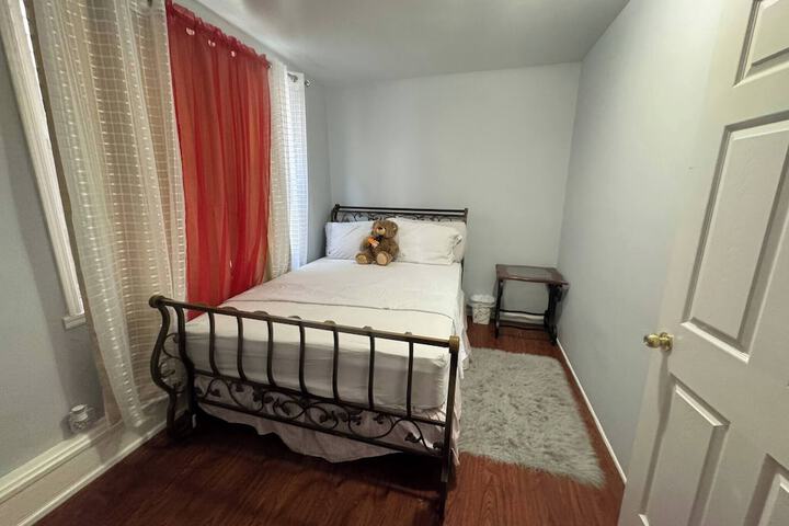 Huge 3 Bedrooms Apt 15 Minutes to NY City