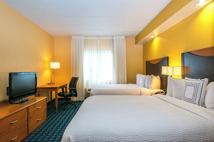 Room 10 of 16