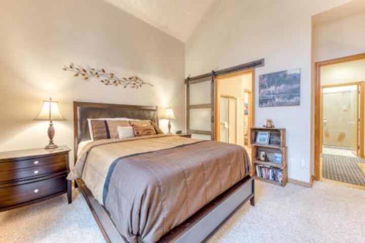 Clarks Mountain Condo