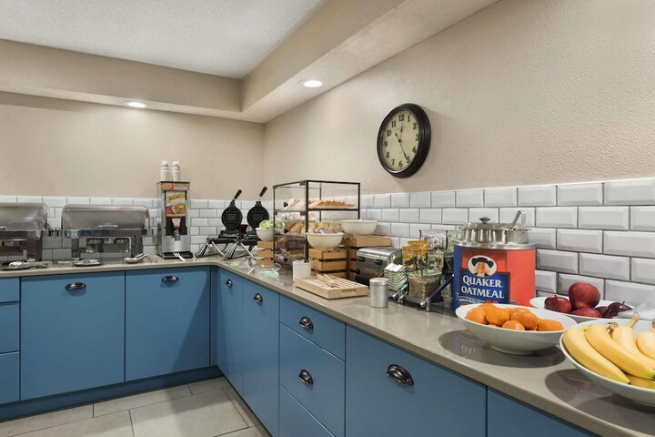 Country Inn & Suites by Radisson Ankeny - Des Moines