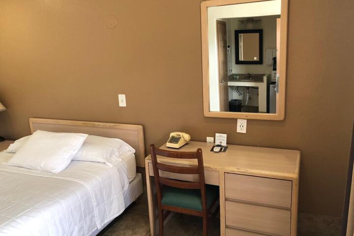 Room 9 of 38