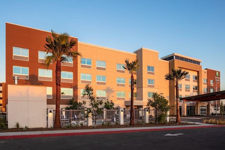 Holiday Inn Express & Suites Moreno Valley - Riverside by IHG