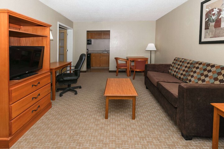 Room 4 of 23
