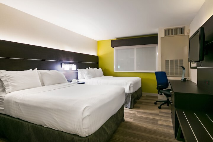 Holiday Inn Express & Suites Everett by IHG