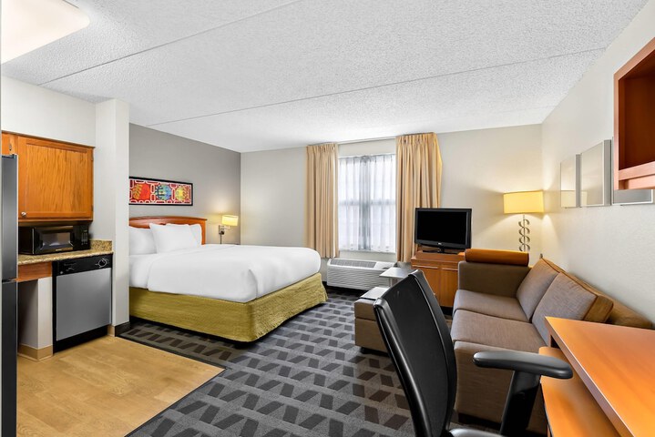 MainStay Suites Middleburg Heights Cleveland Airport