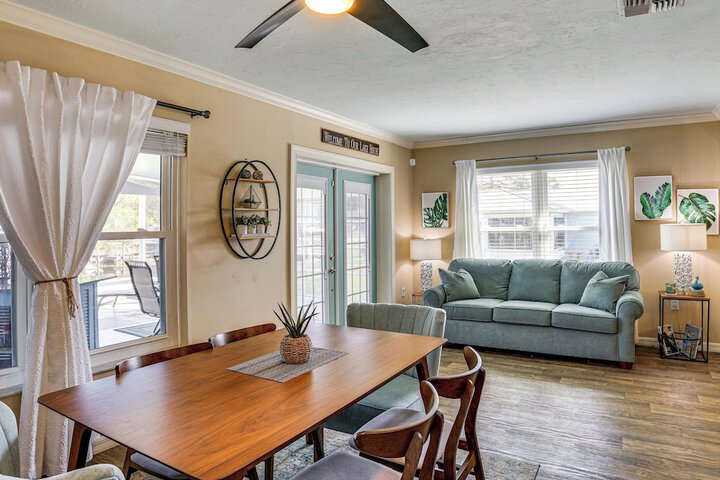 Waterfront Lake Placid Escape w / Dock & Lanai