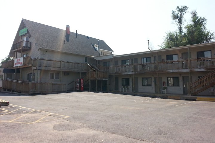 The Crow Peak Lodge