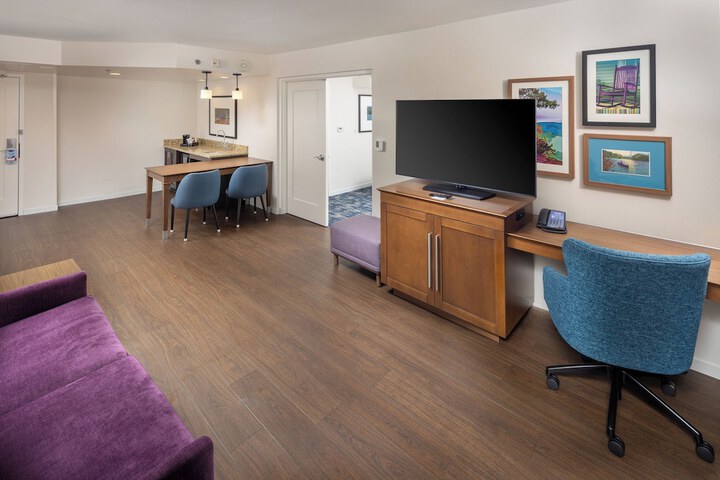 Hampton Inn & Suites Asheville Airport