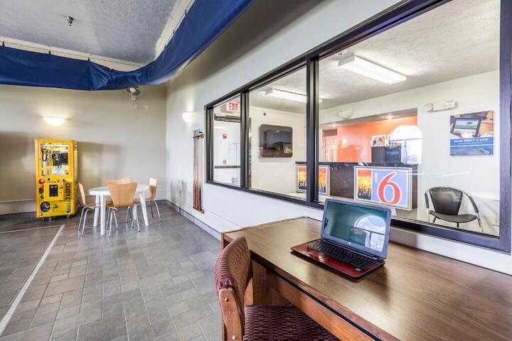 Motel 6 Percival IA