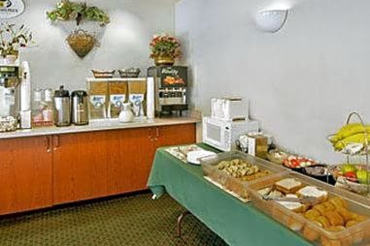 Super 8 by Wyndham Gresham / Portland Area OR