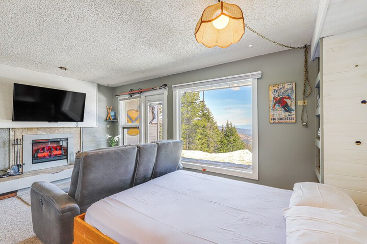 Picturesque Mt. Spokane Condo Near Skiing & Biking!