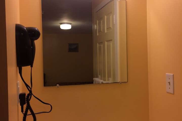 Room 23 of 40
