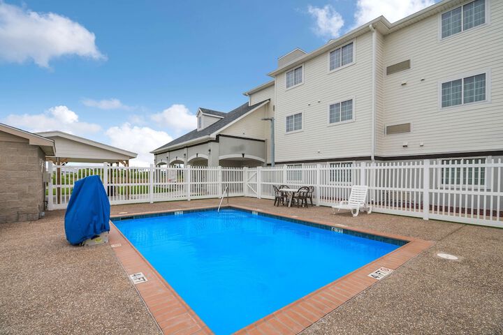 Pool 7 of 30