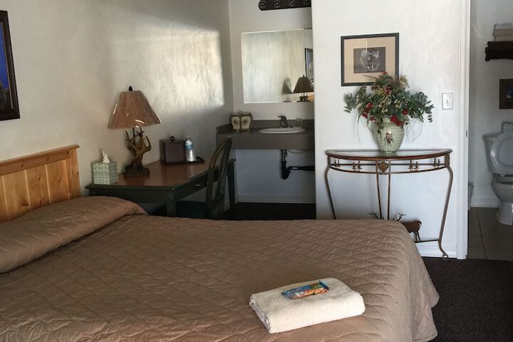 Rustic Inn Motel