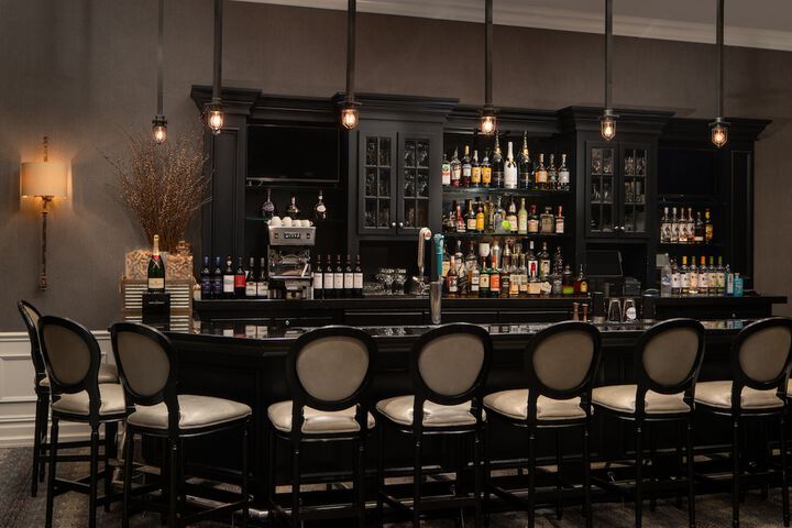Lounge 77 of 83