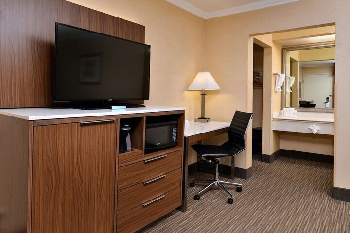 Room 10 of 37