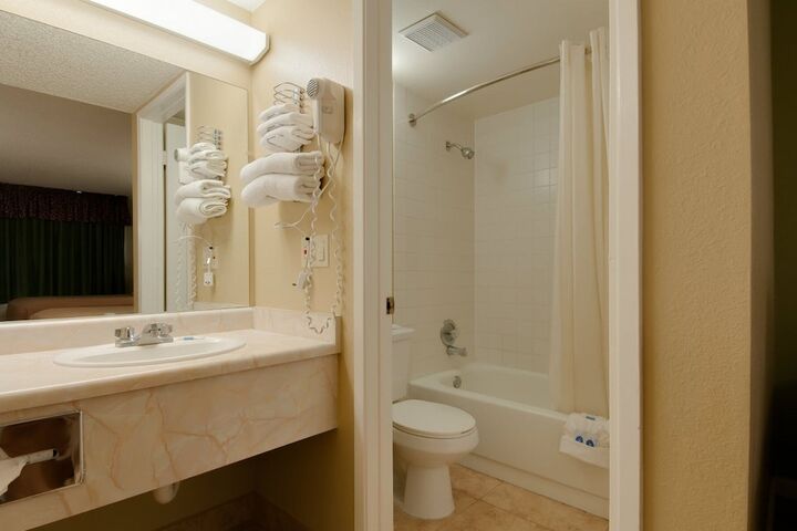 Room 10 of 24