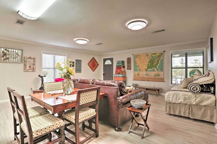 Doyline Cottage w / Large Porch & Lake Access!