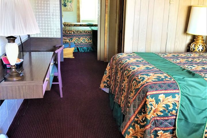 Room 13 of 22