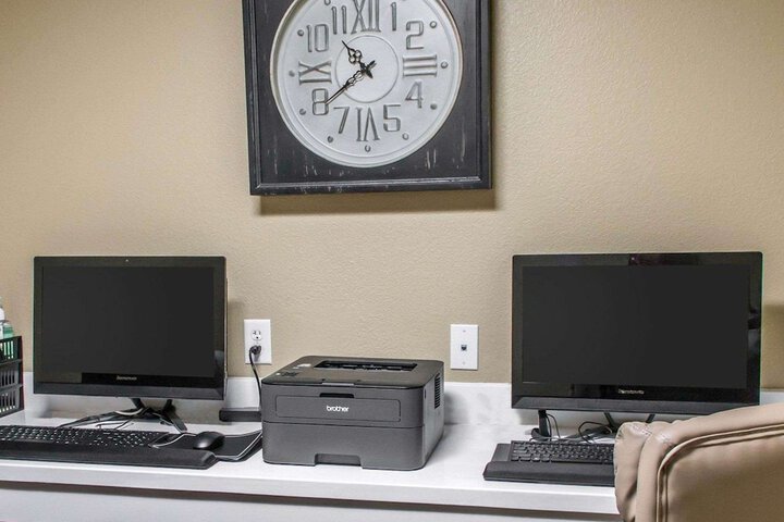 Business Center 28 of 28
