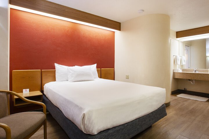 Room 13 of 29