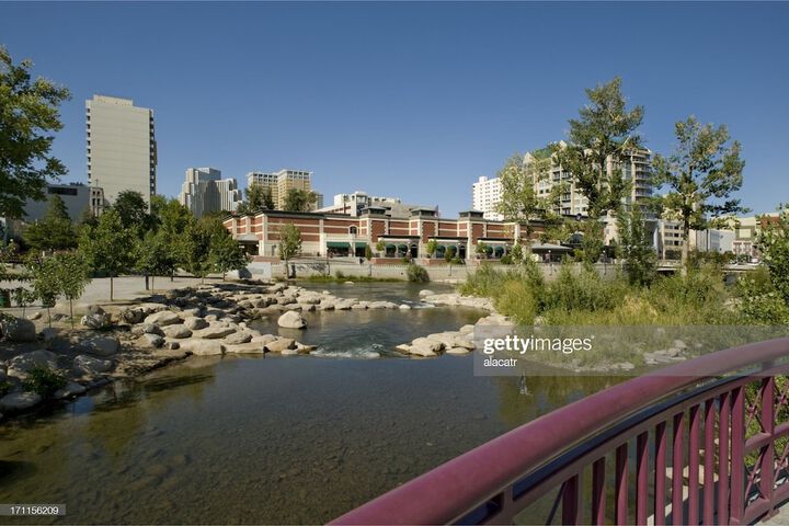 Courtyard Reno Downtown / Riverfront