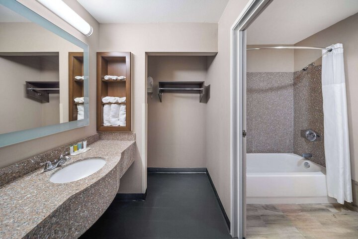 Super 8 by Wyndham Lubbock West