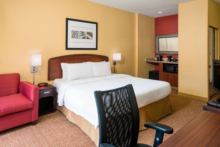 Room 11 of 24