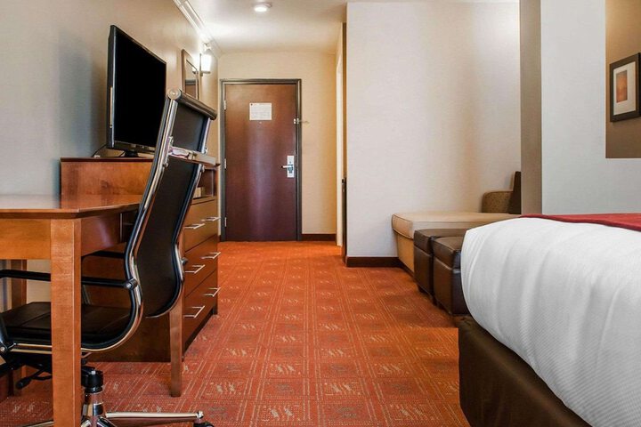 Comfort Suites Farmington