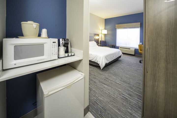 Room 32 of 79
