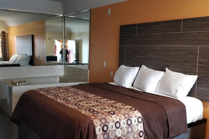 Room 10 of 20