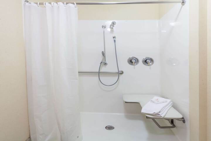 Baymont by Wyndham Columbia Maury