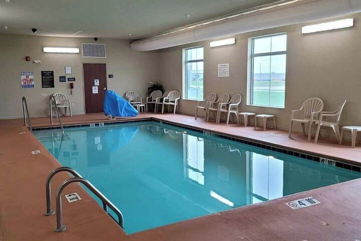 Cobblestone Hotel & Suites - Jefferson