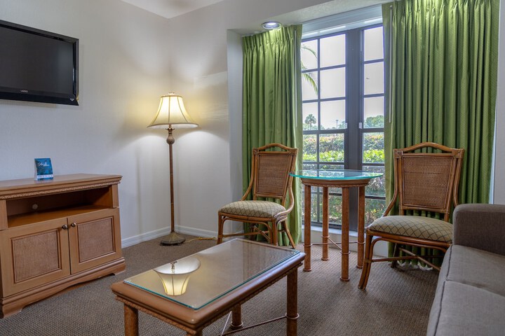 Room 33 of 83