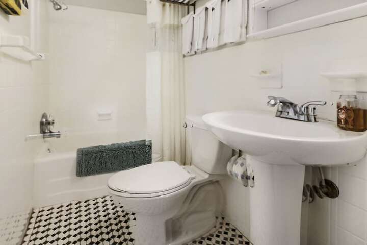 Room 52 of 158