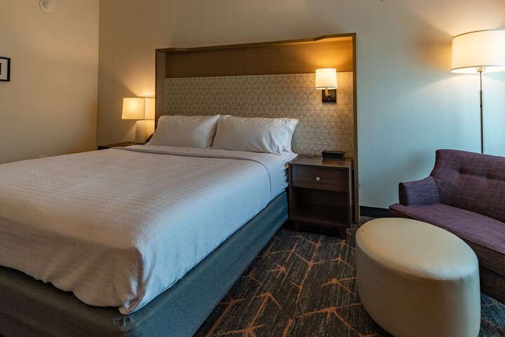 Room 14 of 65