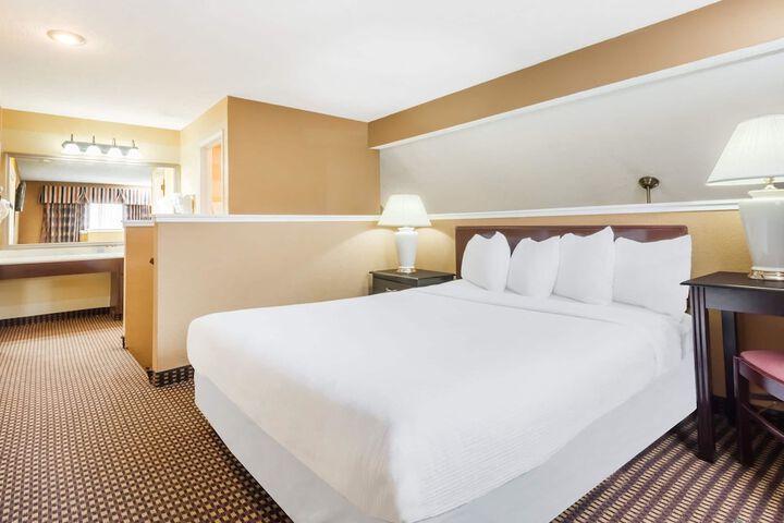Room 9 of 20