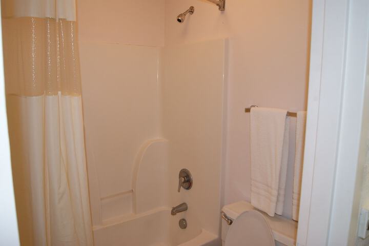 Room 8 of 32