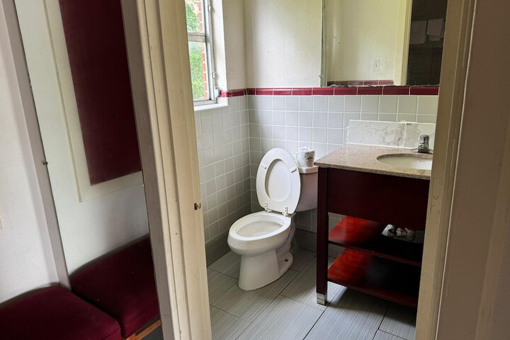 Room 19 of 40