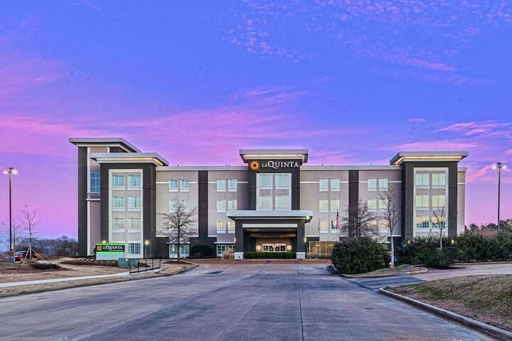 La Quinta Inn & Suites by Wyndham Starkville at MSU
