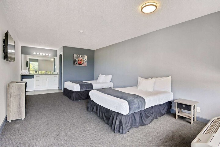 Room 12 of 39