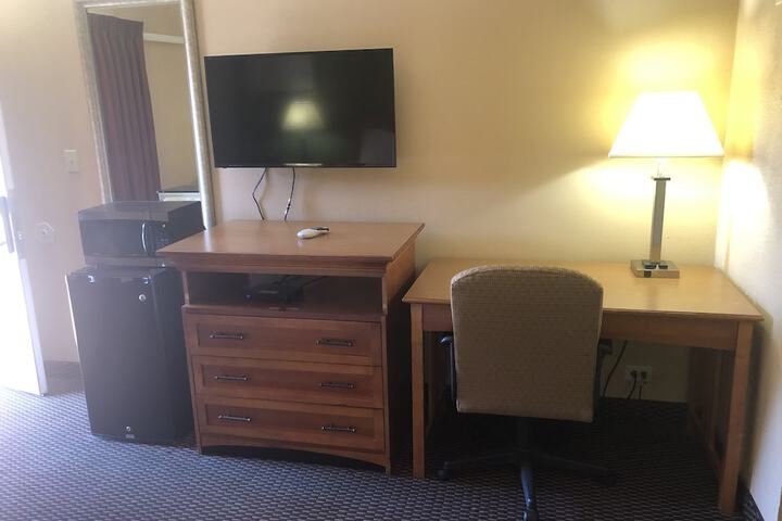 Room 6 of 12