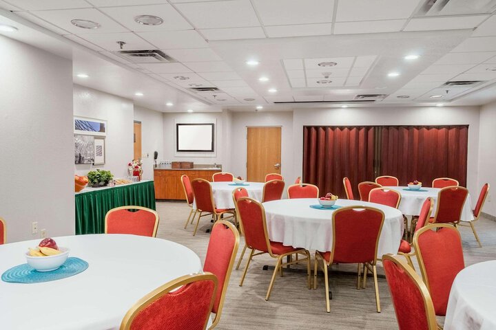 Country Inn & Suites by Radisson Cookeville, TN