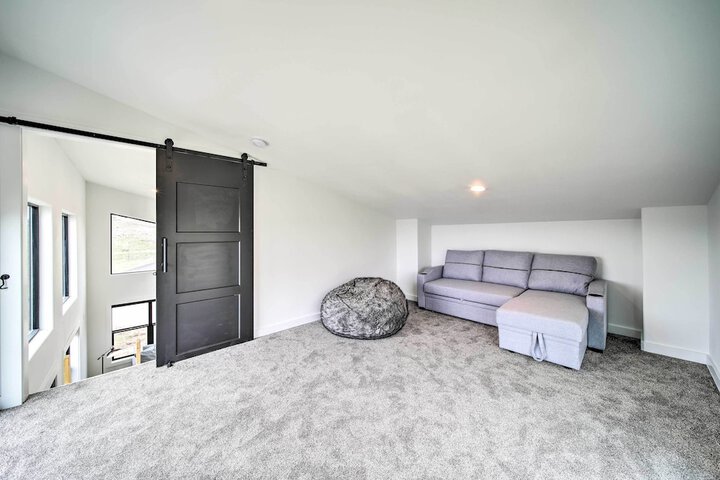 Modern Davenport Home w / Water View & Grill!