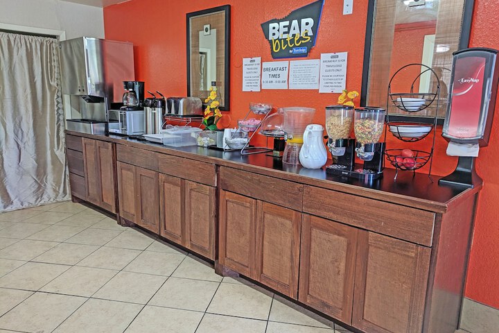 Breakfast/Coffee Service 34 of 36
